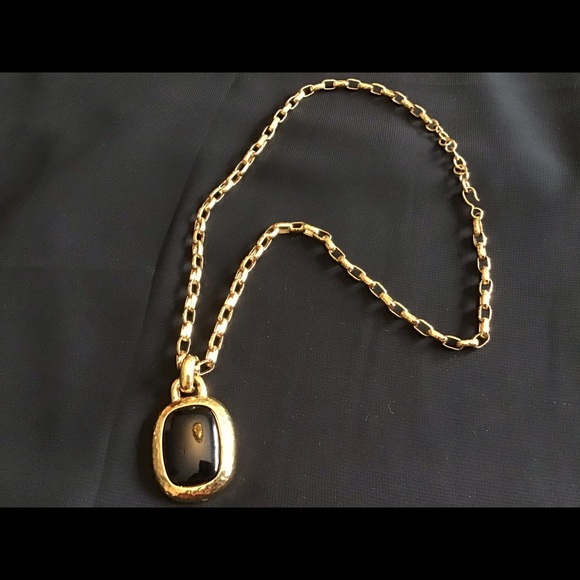 VINTAGE MONET BLACK PENDANT HEAVY CHAIN NECKLACE - Picture 2 of 6